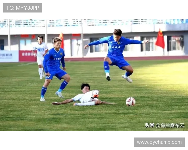 乌兰察布足球赛精彩上演 赛场激情四溢 吸引大批球迷热情助威